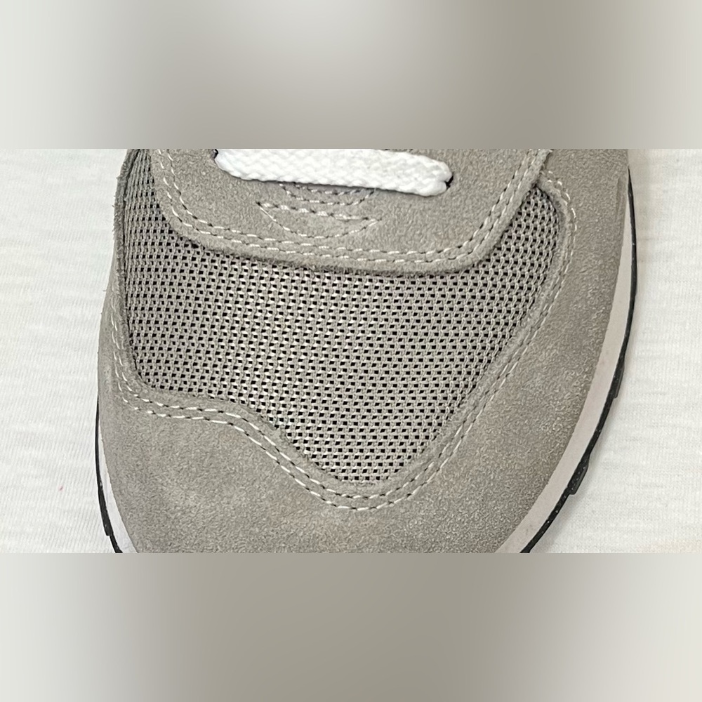 EUC Women’s New Balance Gray 574 Core size 11 color Gray and White - Picture 8 of 9